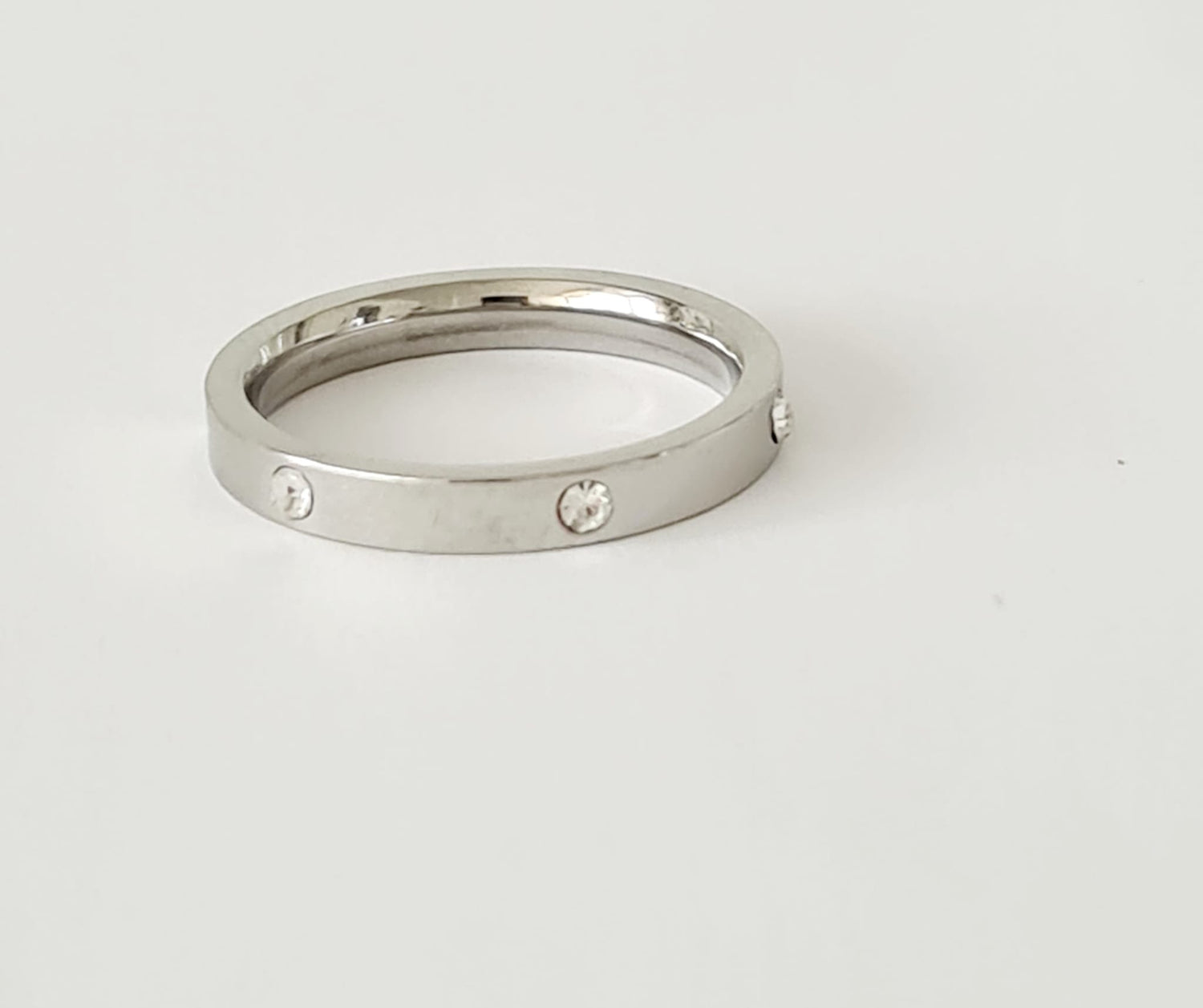 Flat band ring met zirkonia