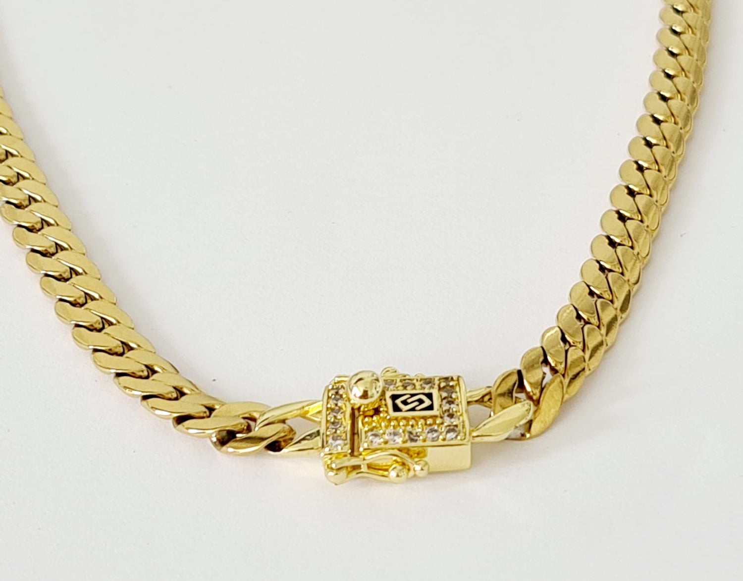 Platte gevlochten ketting